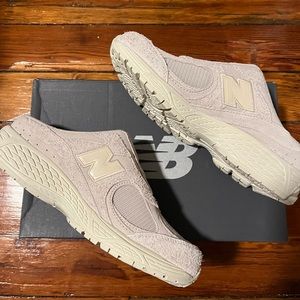 NEW 2002RM New Balance Sneaker Mule (US 5.5 men/7 women, EU 38)